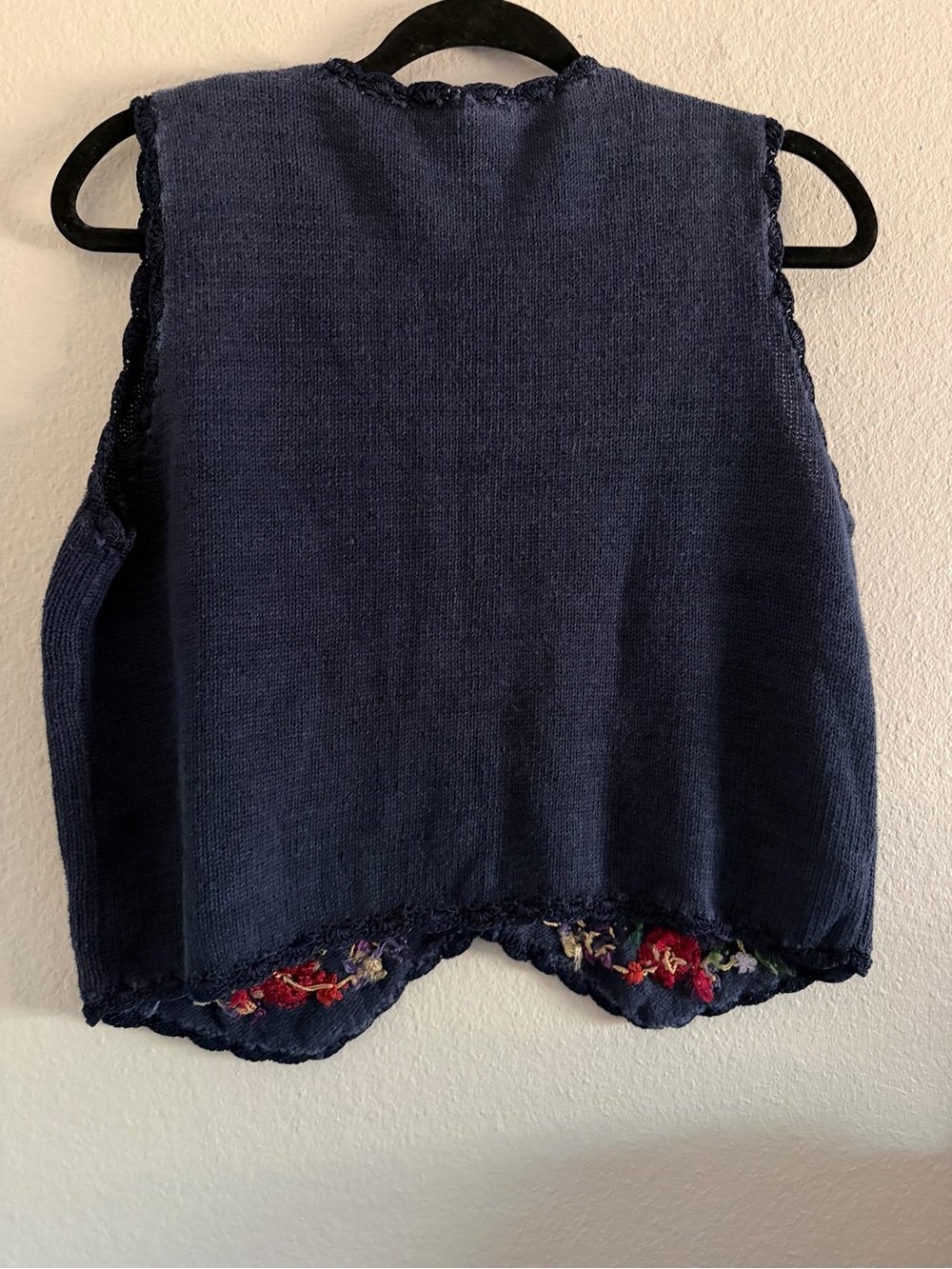 Vintage Erika Vest Navy Blue Embroidered Floral Cottage Core Grandma Core M/L - Picture 3 of 4